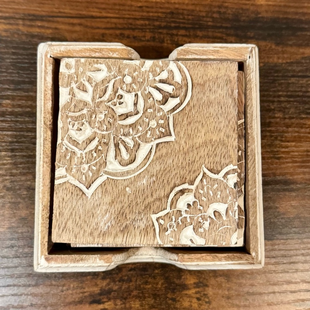 NWOT Earthbound Trading Co Wooden Coaster Set with Intricate Carvings (6)